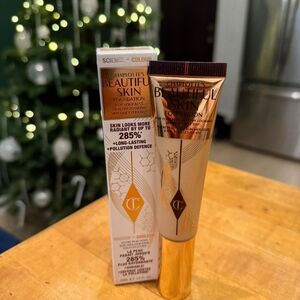 Charlotte Tilbury Beautiful Skin Foundation - Gold and Cream Neutral 5
